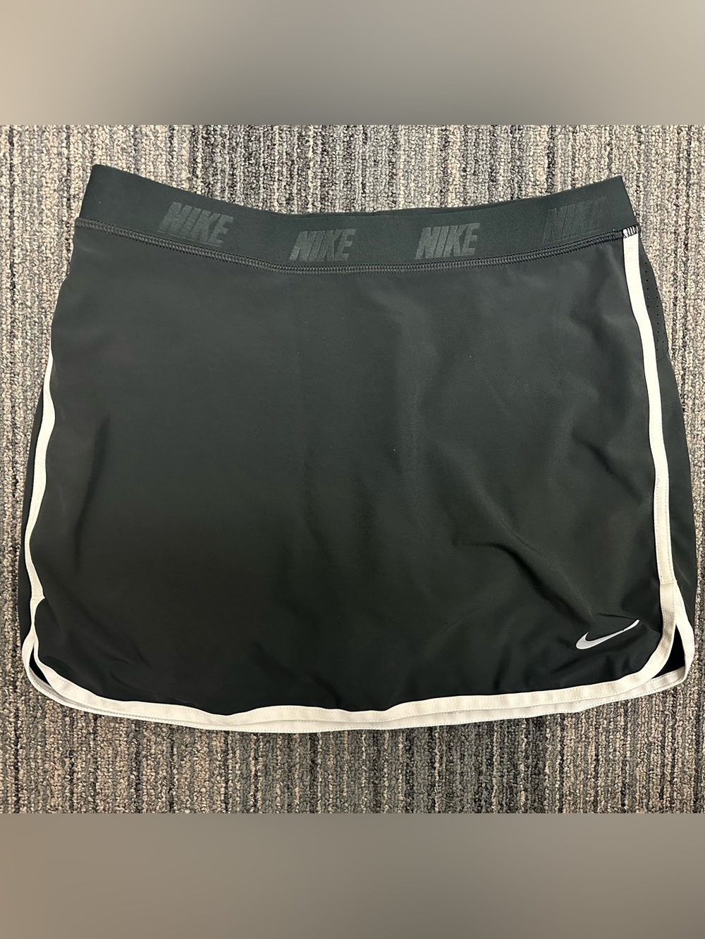 Nike Golf Black Dri Fit Skort with White Trim Size Small
